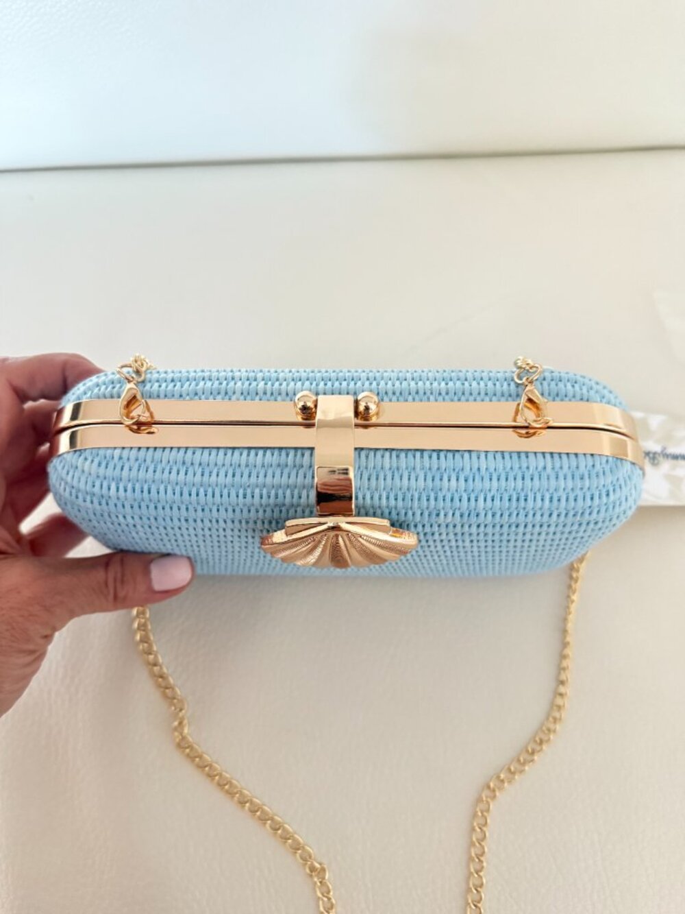 NWT TOMMY BAHAMA LIGHT BLUE WOVEN SHELL CLASP CLUTCH HANDBAG W GOLD CHAIN STRAP - Picture 5 of 7